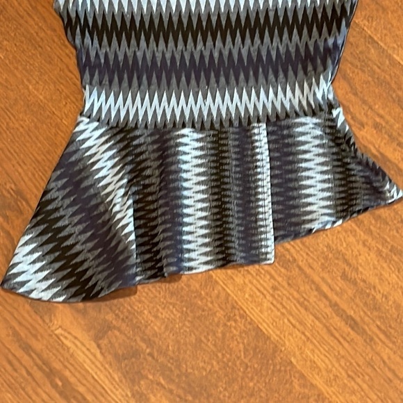 BCBG MaxAzria Short Sleeve Top Size M - Picture 2 of 5